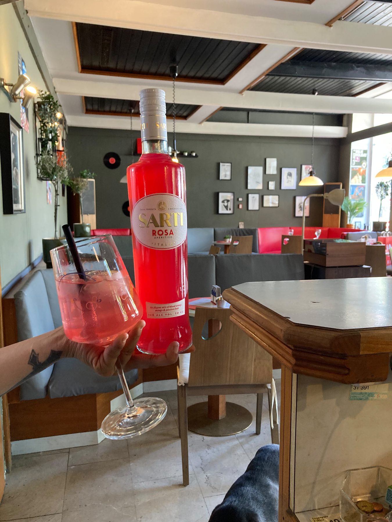 Aperitif im Café Kadett